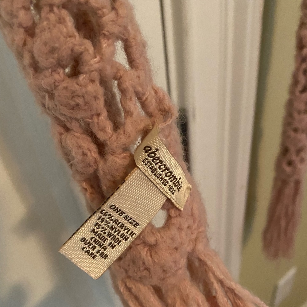 Blush crochet Abercrombie scarf